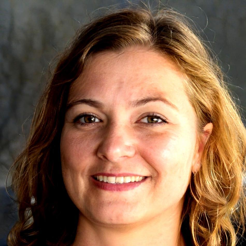 Instructor Karsyn explaining investment strategies